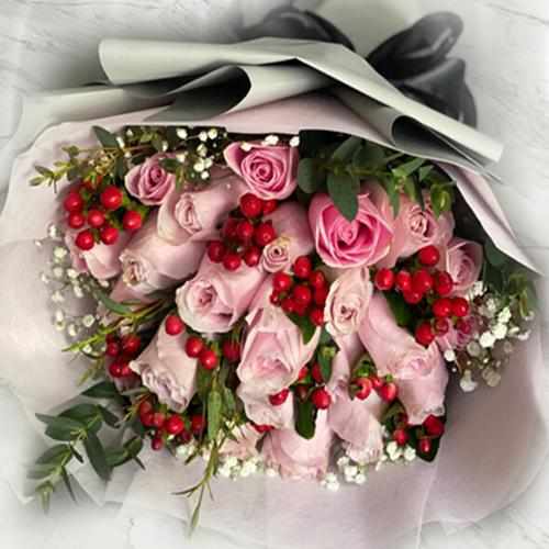Bouquet of Pink Roses with Red Hypericum