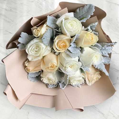 Bouquet of 12 White and Champagne Roses