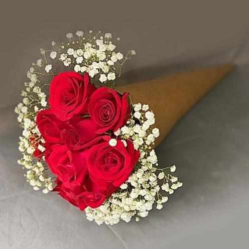10 Red Eose in Cone-shaped Bouquet