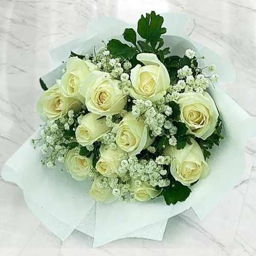 Graceful Bouquet of 6 White Roses