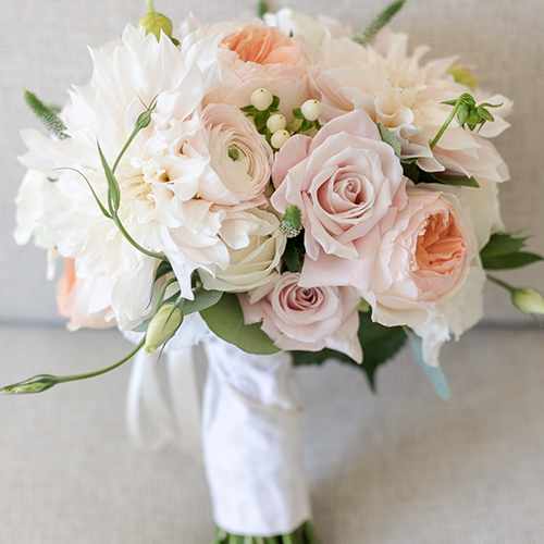 Bouquet of White Hydrangeas and six Crème Roses