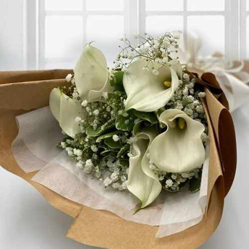 Graceful Bouquet of Calla Lily and Babys Breath