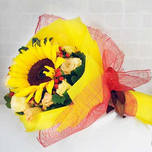 Cheerful Bouquet of Sunflower and Eustoma