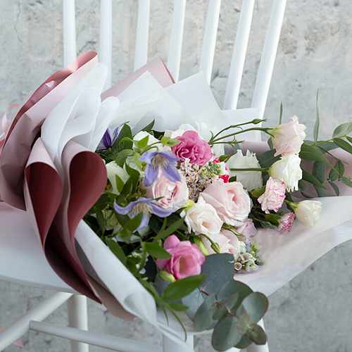 Simple and Elegant Assorted Roses Bouquet