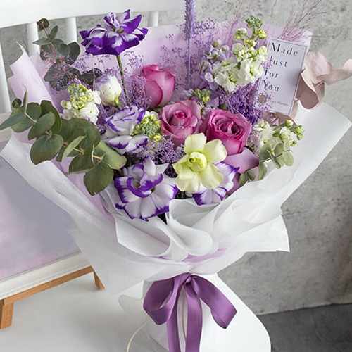 Bouquet of Soft Pink Roses and purple Matthiolas and Eustomas