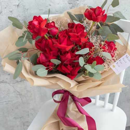 Bouquet of Elegant Red Roses