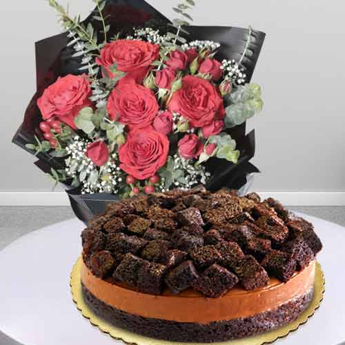 Chocolate Cheesecake N Rose Bouquet