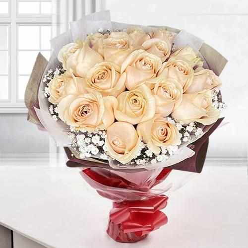 Blissful Hand Bouquet of Roses