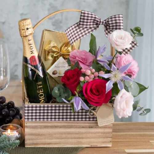 Moet And Flowers Gift Set