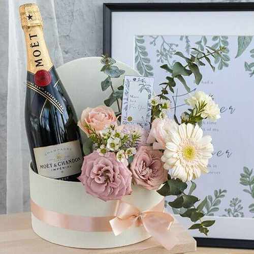 Moet And Flowers In Rounded Box