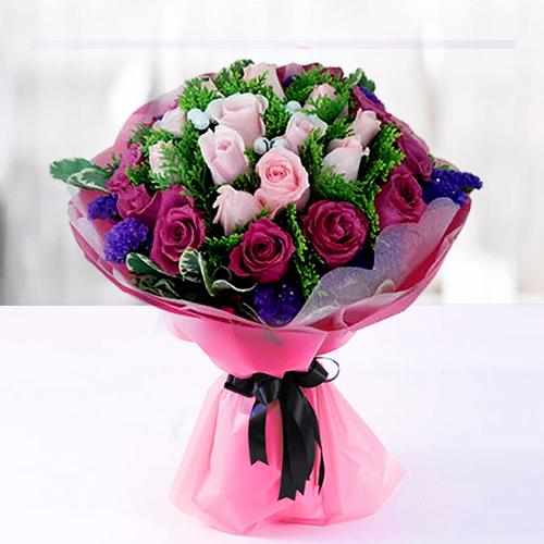Hand Bouquet of 20 Pink Roses